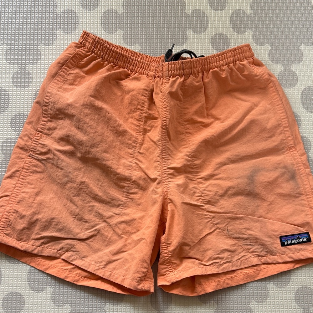 Patagonia baggies (tiger lily orange)